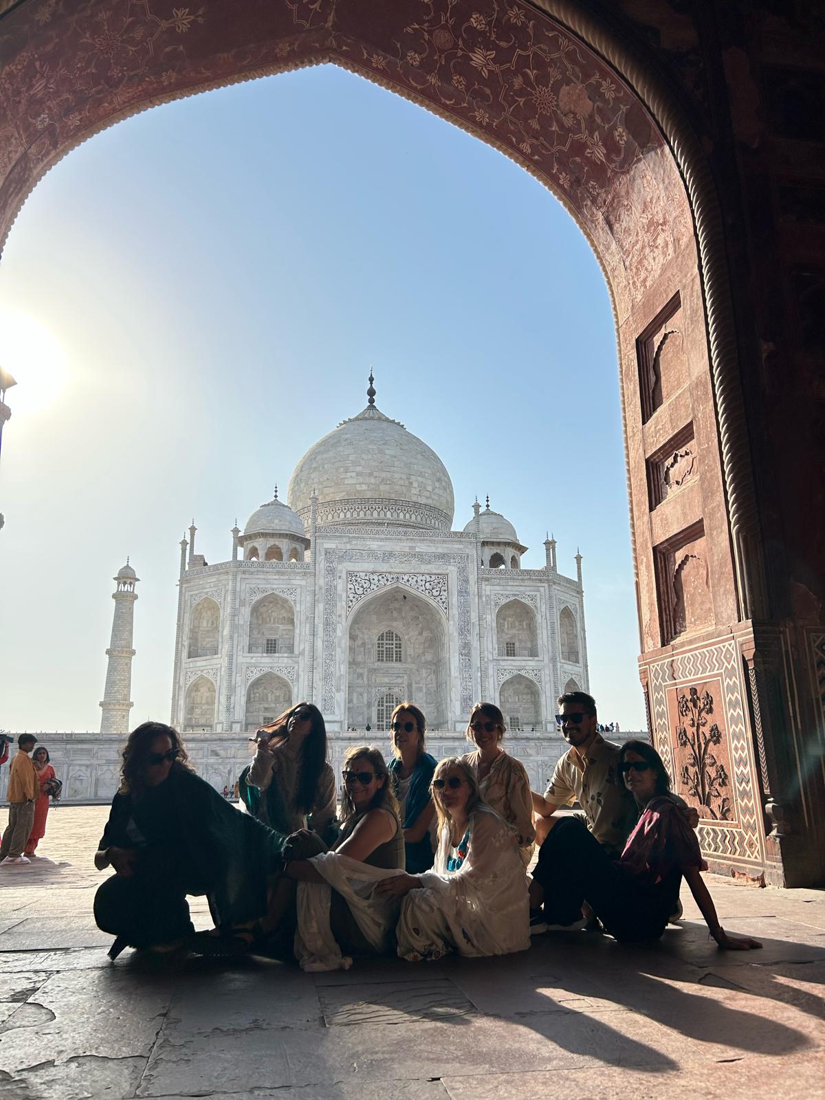 Grupo de la formación frente al Taj Mahal